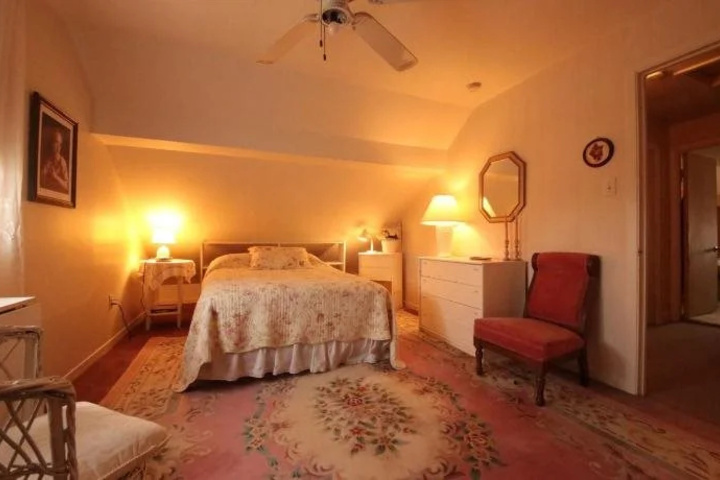 Room 4 of 18