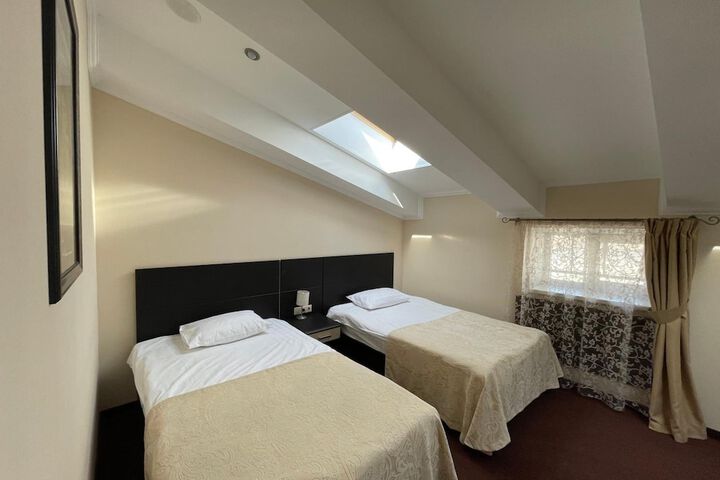 Room 16 of 60