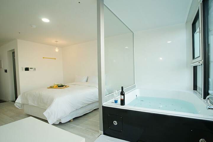 Room 4 of 71