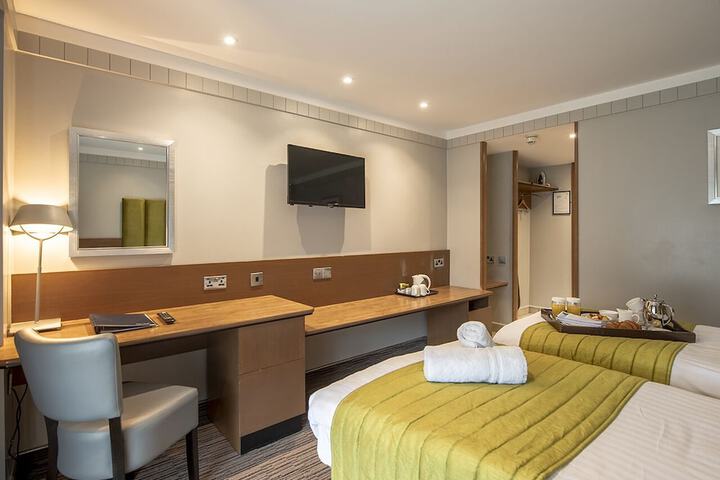 Room 30 of 100