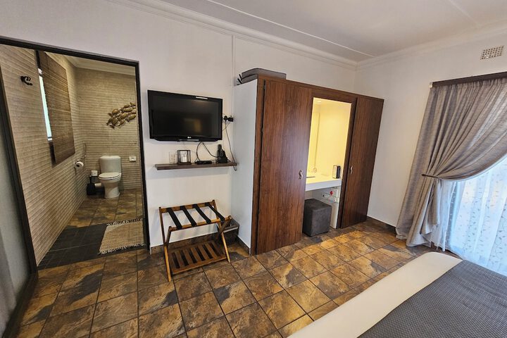 Room 6 of 181