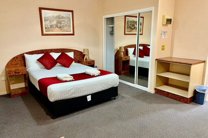Room 5 of 28