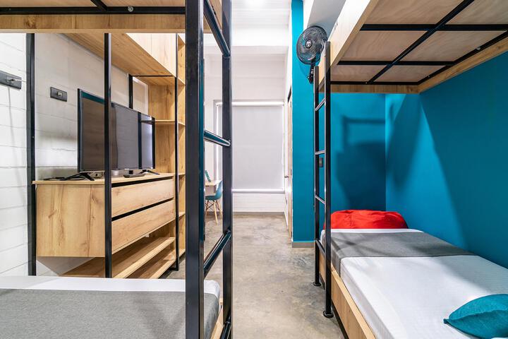Room 8 of 12
