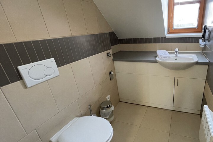 Room 150 of 194