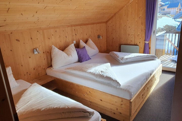 Room 2 of 40