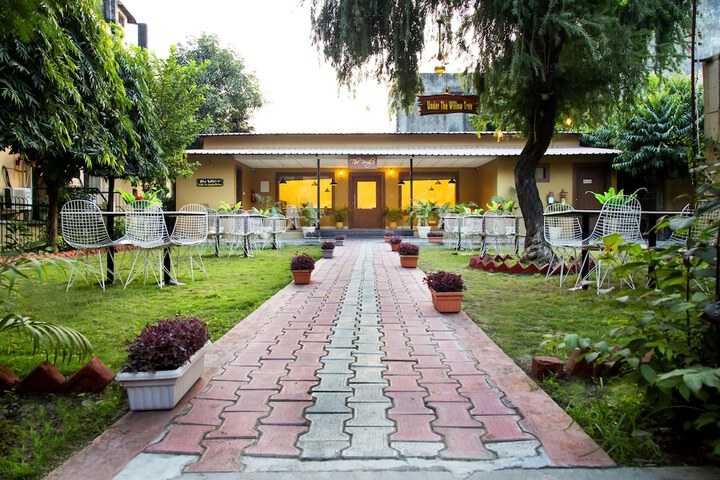 Hotel Exterior 17 of 23