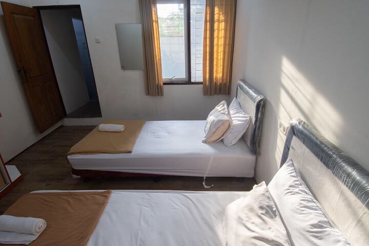 Room 13 of 26