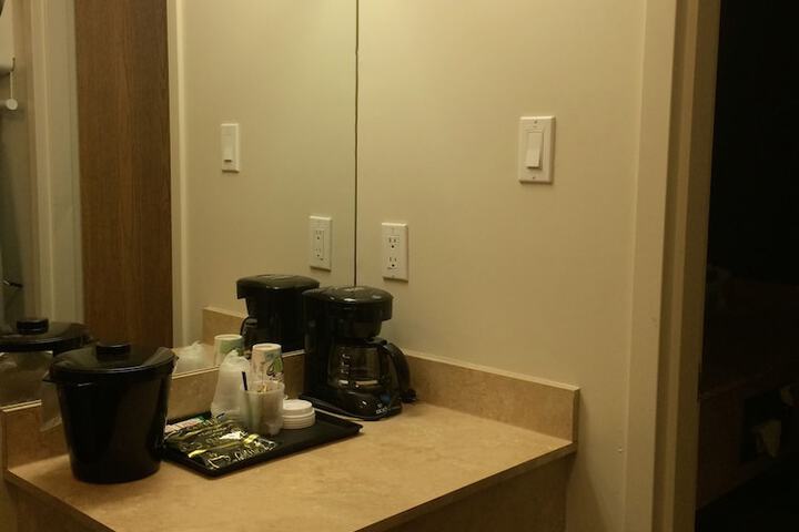 Breakfast/Coffee Service 29 of 55