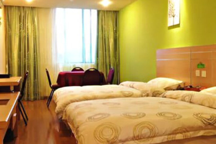 Room 6 of 7