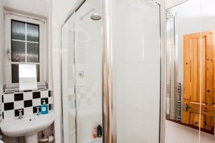 Room 4 of 23