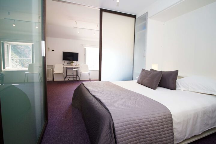 Room 8 of 49