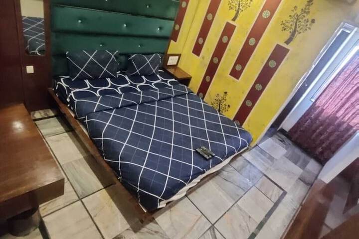 Room 18 of 27