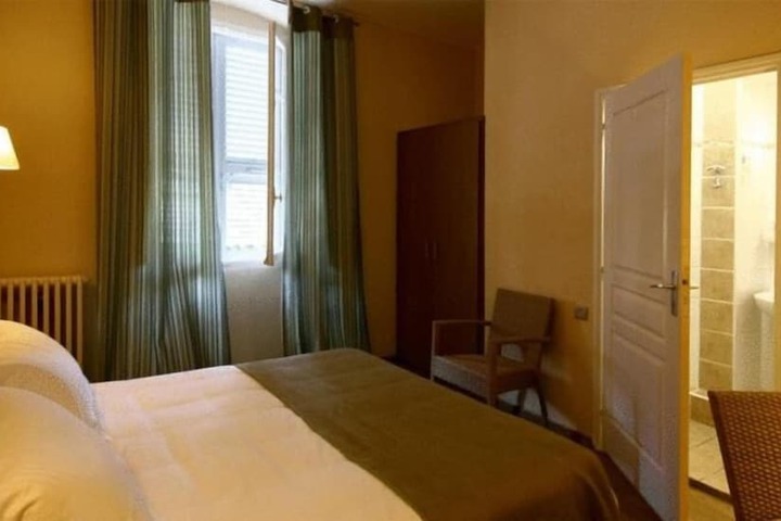 Room 26 of 48