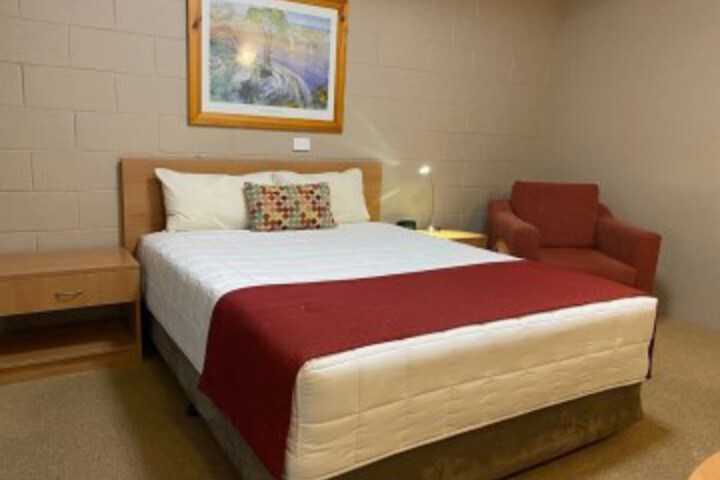 Room 3 of 90