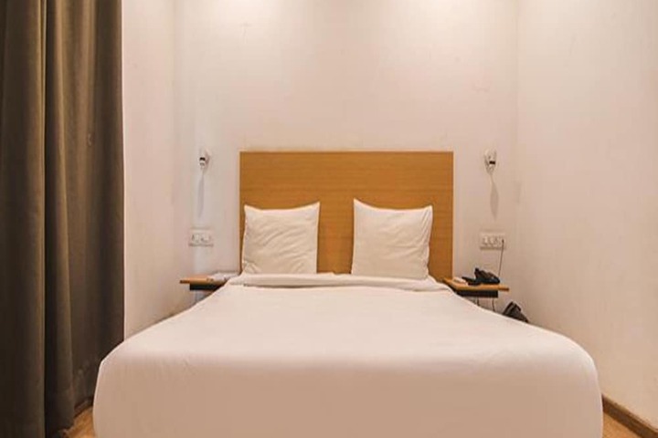Room 16 of 19