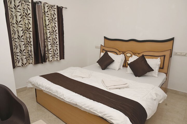 Room 4 of 15