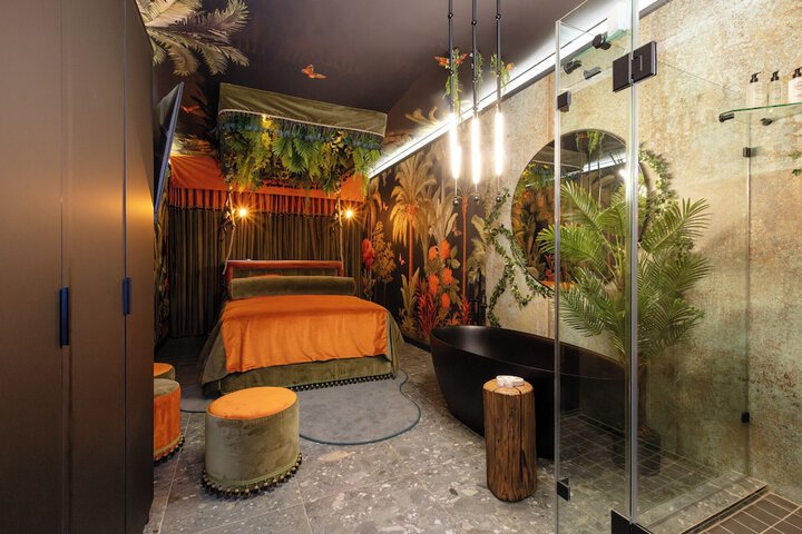 Room 11 of 38