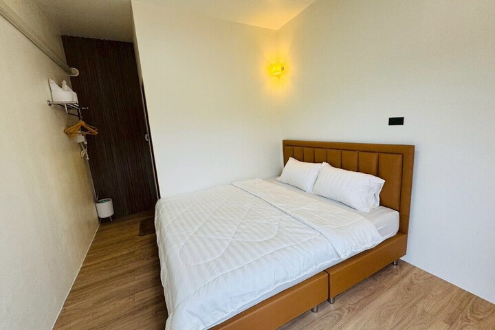 Room 11 of 36