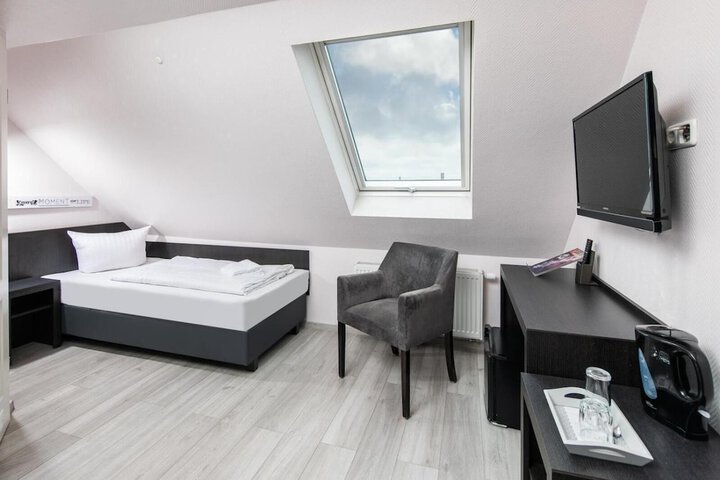 Room 11 of 21