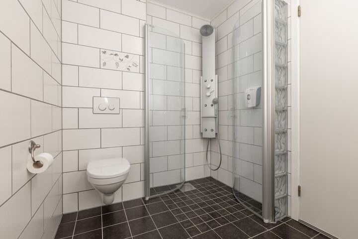 Room 32 of 45