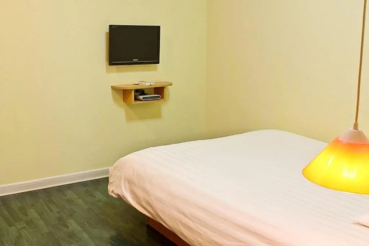 Room 2 of 11