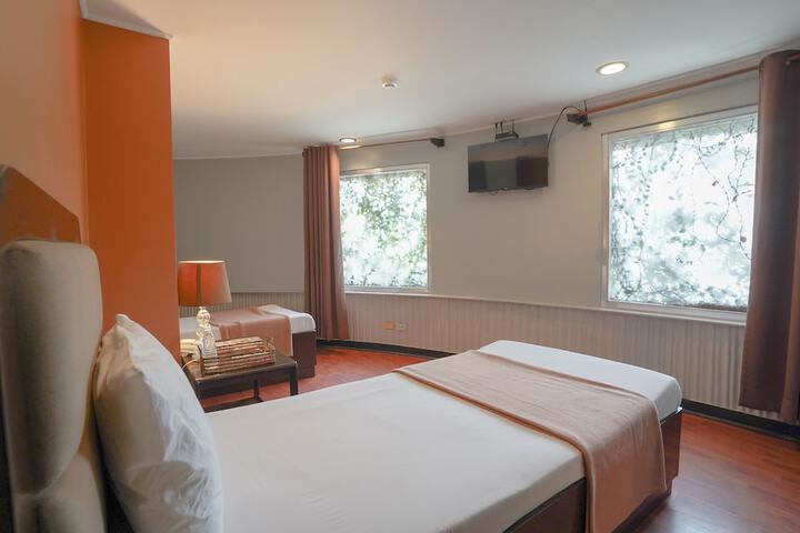 Room 10 of 27