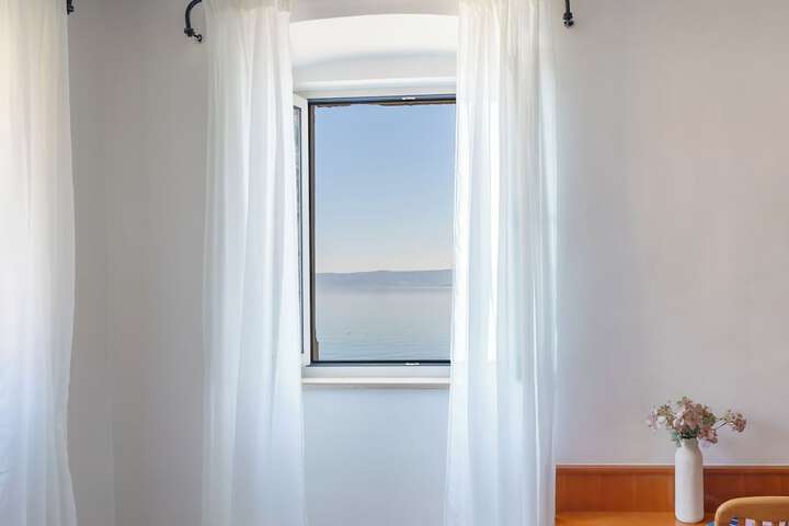 Room 4 of 42