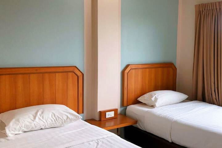 Room 4 of 40