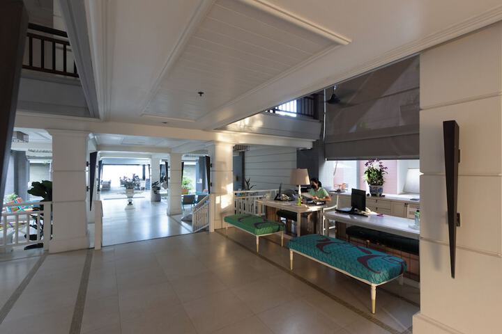 Hotel Lobby