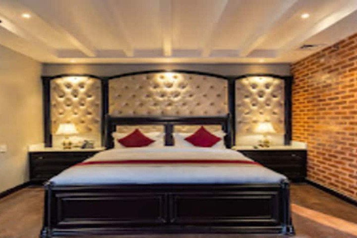 Room 5 of 11