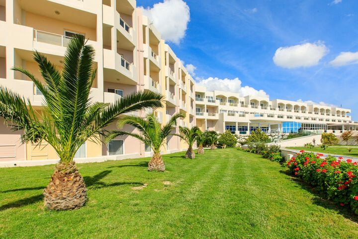 Hotel Exterior 210 of 229