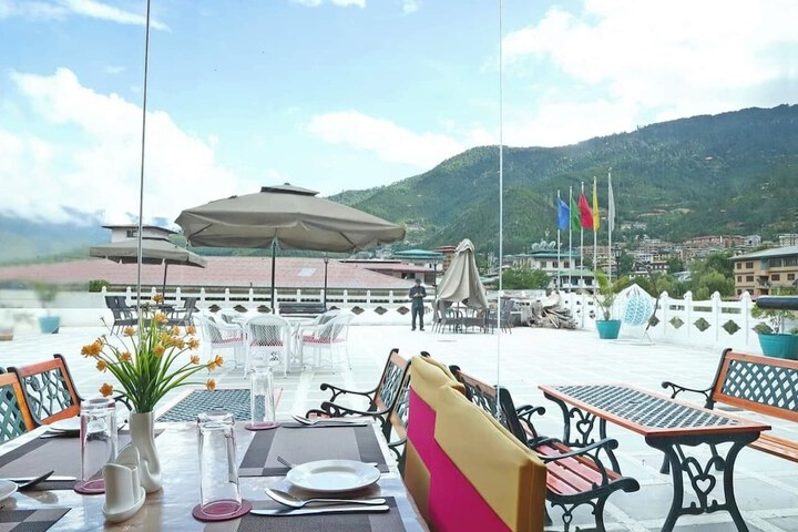 Dining 6 of 11