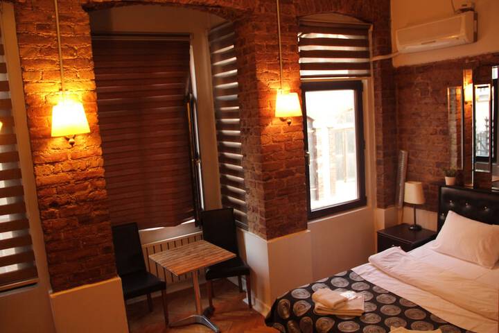 Room 11 of 27