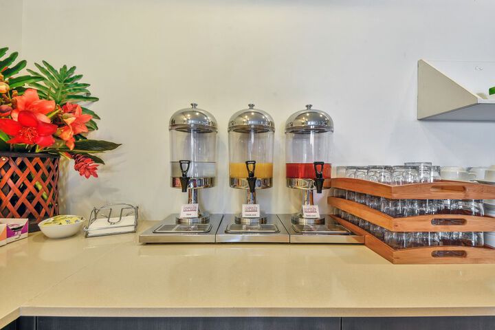 Breakfast/Coffee Service 32 of 56