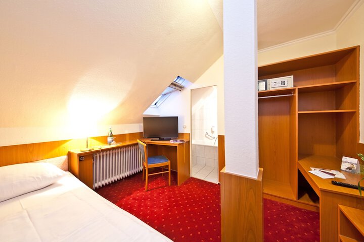 Room 7 of 39