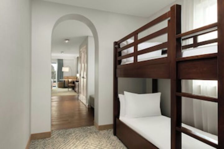 Room 49 of 204