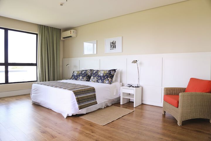 Room 4 of 73