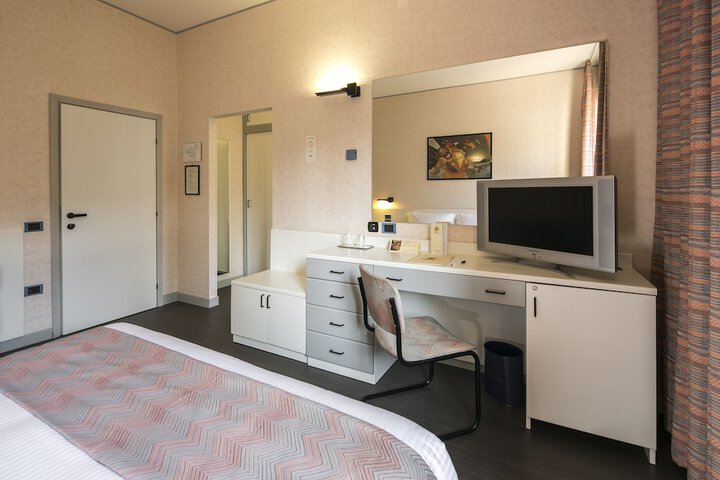 Room 13 of 45