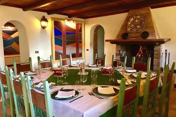 Dining 18 of 21