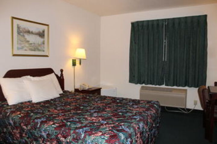Room 32 of 76