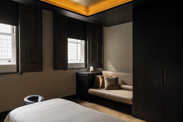 Room 51 of 87