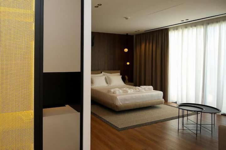 Room 14 of 108