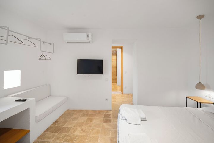 Room 2 of 31