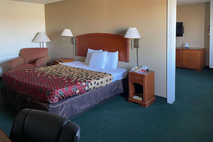 1 King Bed (16 of 23)