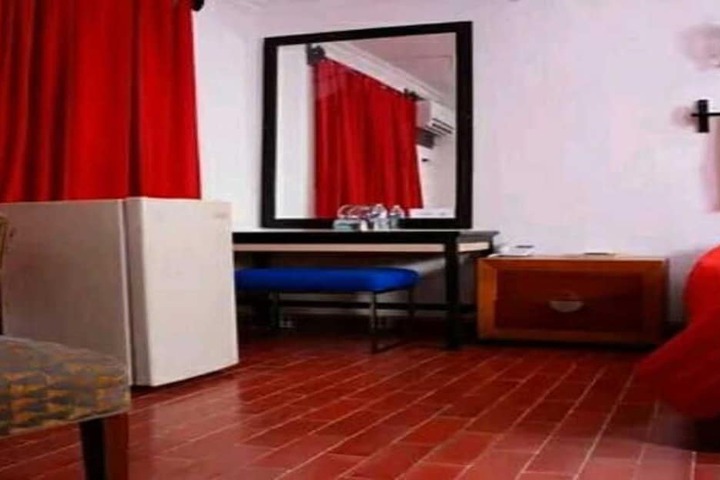 Room 6 of 27