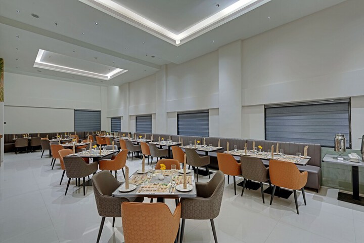 Dining 26 of 40