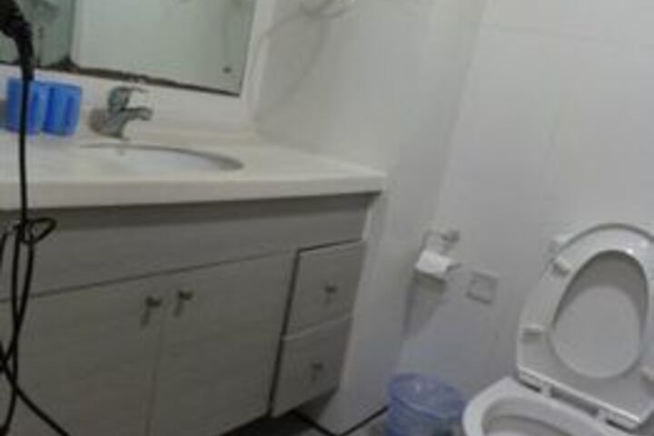 Room 4 of 37