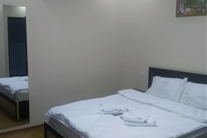Room 4 of 10