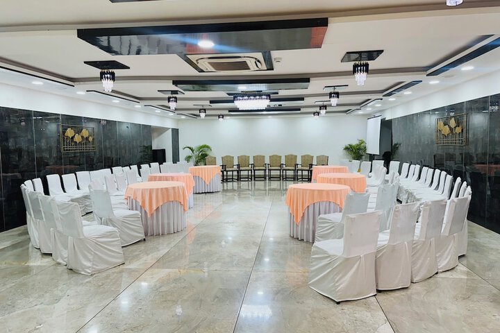 Ballroom/Hall 122 of 134