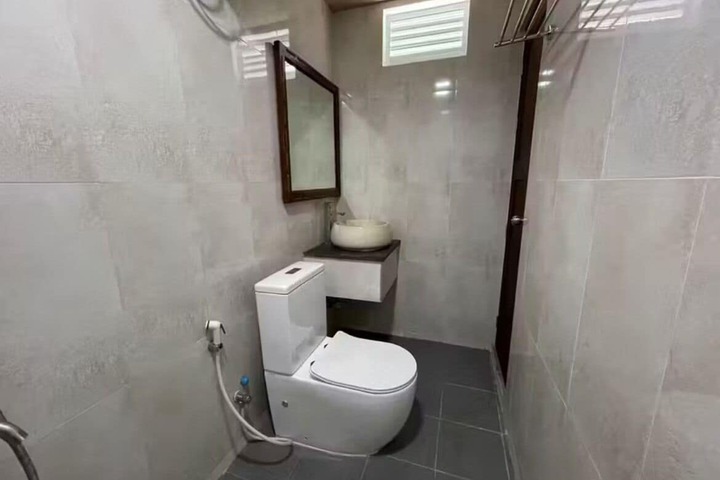 Room 5 of 13